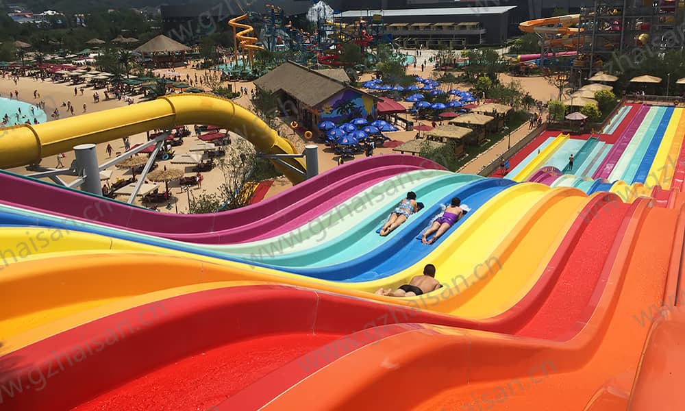 辽宁丹东金汤水世界竞赛滑道俯视 辽宁丹东金汤水世界竞赛滑道俯视