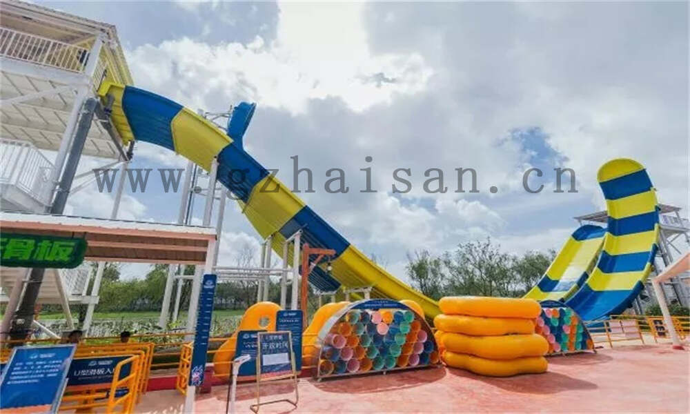 水上乐园运营中应如何确保游客安全？