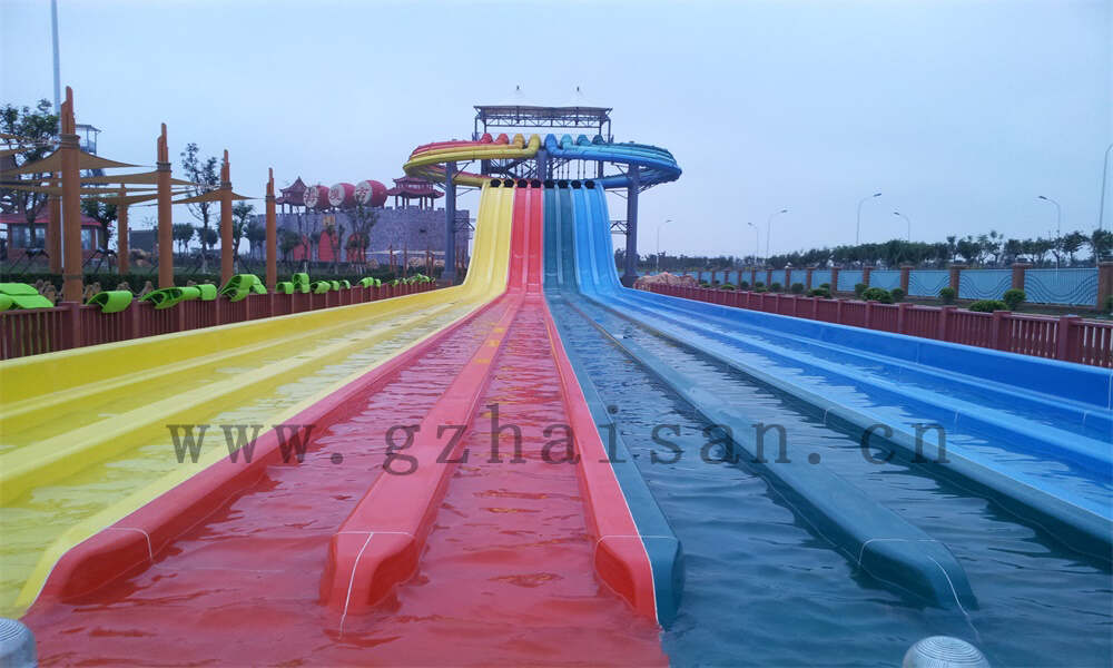 水上滑梯乐园,刺激好玩的水上活动